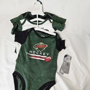 NHL Minnesota Wild 0/3 Onesie Bundle‎
